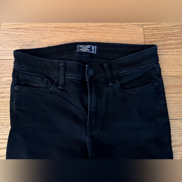 Abercrombie & Fitch Black Harper Low Rise Ankle Jeans Size 26 / 2 Regular - Picture 2 of 7